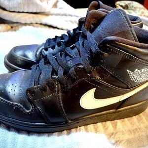 Nike Air Jordan 1 Mid Black White Size 9 Men’s Sneakers Clean Classic AJ1